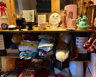 linens, decor