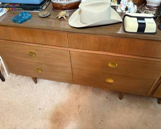Cowboy Hat, dresser