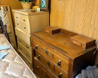 bureau, blonde chest of drawers