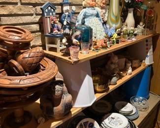 Monkey pod, bank, collector plates, decor
