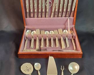 Oneida Heirloom Sterling Flatware Set "Flower Lane" (72 Pcs)