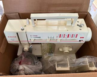 Singer sewing machine with foot pedal and case....