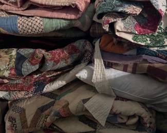 Vintage and antique quilts and blankets