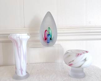 strombergshyttan art glass paperweight, kosta boda zelda art glass bowl pink and sage