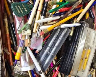 Awesome large collection of vintage pens and pencils 