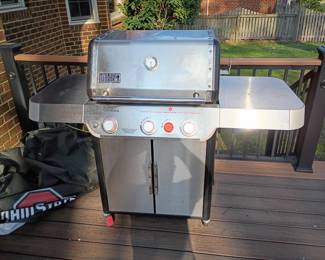 Weber Natural Gass grill, can be converted to propane