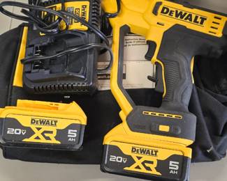 Dewalt pruner and large 5ah batteties 