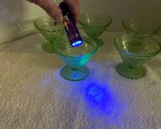 Uranium Vintage 8 Piece Sundae Bowls