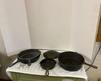 One Griswold CastIron Skillet And 3 Unbranded Cast Iron Skillets