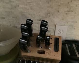 Knife set by Chicago cutlery