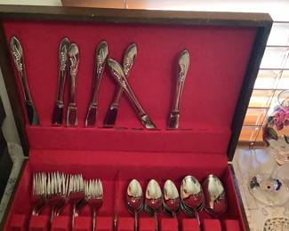 Tarnish proof silverware set