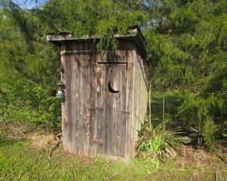 Wooden outhose