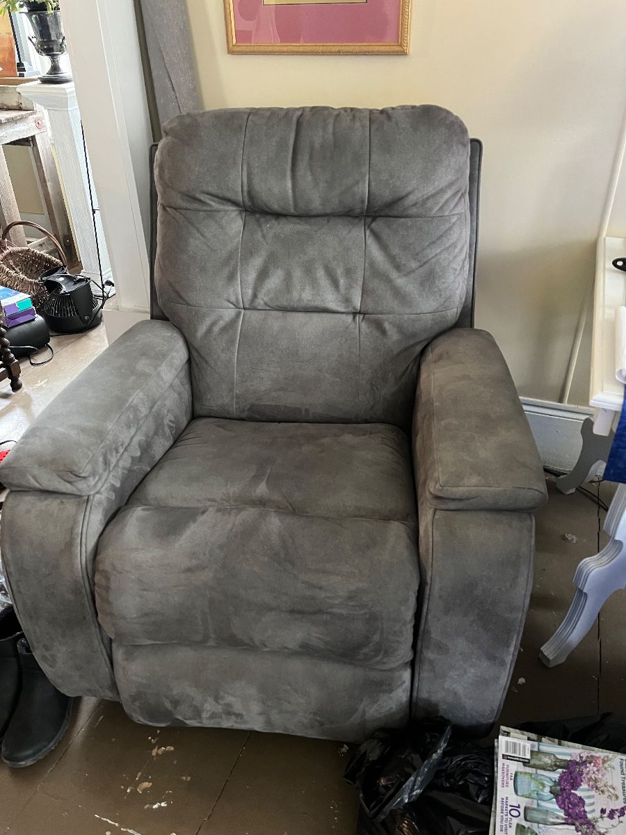 One of Two Flexsteel Recliners Gently Used 