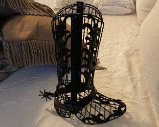 Load it up with your favorite Fredericksburg wine corks.