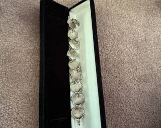 shell bracelete