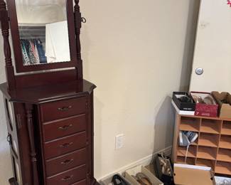 Jewelry holder, shoes $1