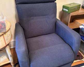 Lay-z-boy recliner (1 of 2)