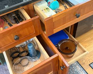 Hay glass straws new in the box, Visions cookware