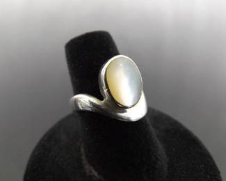 .925 Sterling Silver Inlayed Mother of Pearl Ring Size 6