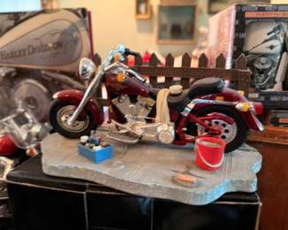 Harley Davidson die-cast motorcycle model, red replica, HD collectible figurine display