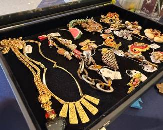 Vintage costume jewelry brooches and pins lot, gold-tone, enamel, figural pins collection