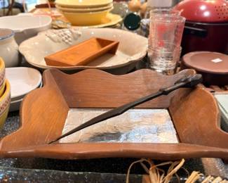 Wood cutting board, ladle, plates, glasses, colander, kitchen counter lot