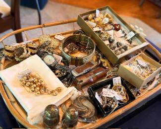 Costume jewelry tray lot, gold tone brooches earrings necklaces pins, vintage estate jewelry collection