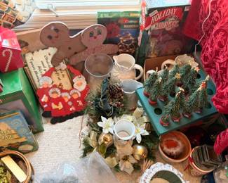 Gingerbread man decor, mini Christmas trees, holiday mugs, seasonal table lot