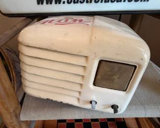 Vintage Art Deco white Bakelite tube radio, 1940s tabletop radio collectible