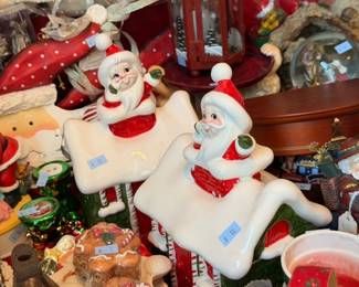 Vintage ceramic Santa and Mrs. Claus figurines, Christmas collectible pair