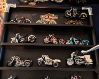 Harley Davidson die-cast motorcycle model collection, display shelf, HD replica bikes lot