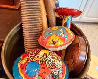 Vintage tin litho spinning top toy, wooden scrub brush, antique collectibles
