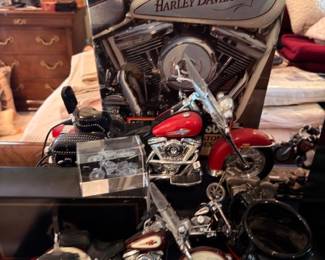 Harley Davidson die-cast models closeup, red motorcycle replica, HD tank logo, collectible bikes