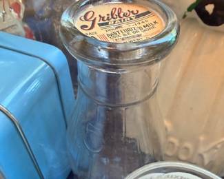 Vintage Gribler Dairy glass milk bottle with original cap, circa 1946
