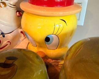 Tweety Bird cookie jar, Warner Bros ceramic collectible, vintage cartoon character