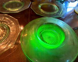 Green uranium vaseline glass starburst pattern bowls, vintage depression glass collectible