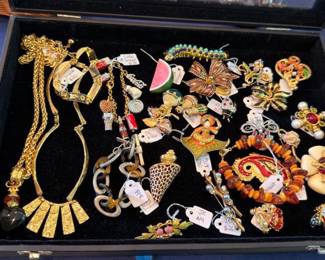 Vintage brooch pin collection in case, fruit animal figural brooches, gold tone costume jewelry lot