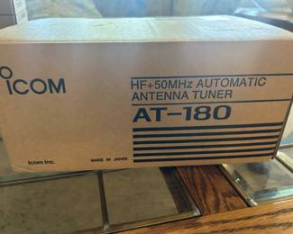 ICOm AT-180