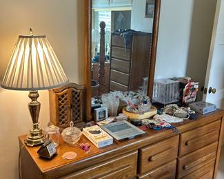Dresser/ Lamps / Jewelry Boxes