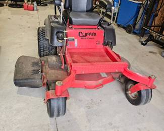 County Clippe 60" Zero Turn Lawnmower with 248 Hours