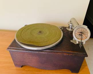 Victor Victrola model VV-IV tabletop phonograph PLUS it comes with a Autophone Phonograph reproducer