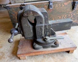 Vintage Charles Parker Co. No. 88 Swivel Base Vise.