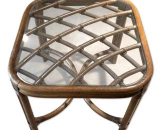 Lane Venture Rattan Side Table w Glass Top