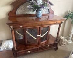 LOVELY  SIDEBOARD 