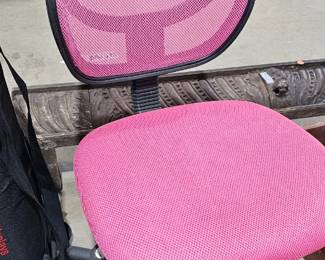 ROLLING OFFICE CHAIR