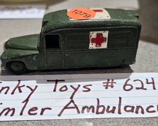 DINKY TOYS DAIMLER AMBULANCE 