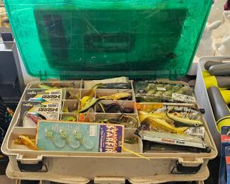TACKLE BOX / TACKLE / LURES