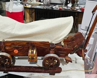 WOODEN COVERED WAGON DECOR
