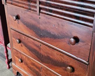 CHEST OF DRAWERS
