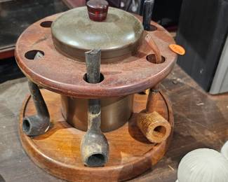 WOODEN PIPE HOLDER / PIPES